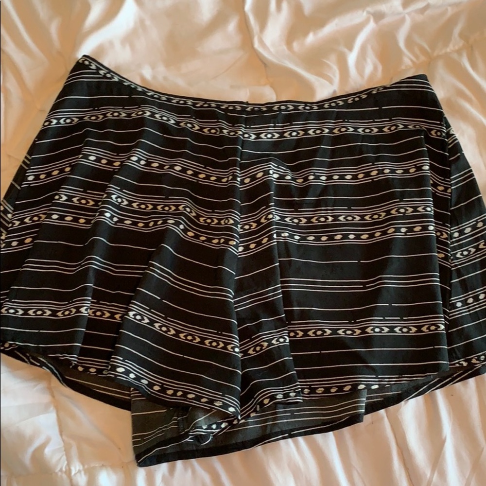 Black and white flowy shorts